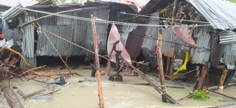 চরফ্যাশনে ঘুর্ণিঝড়ে ছয় হাজার ঘরবাড়ি বিধ্বস্ত